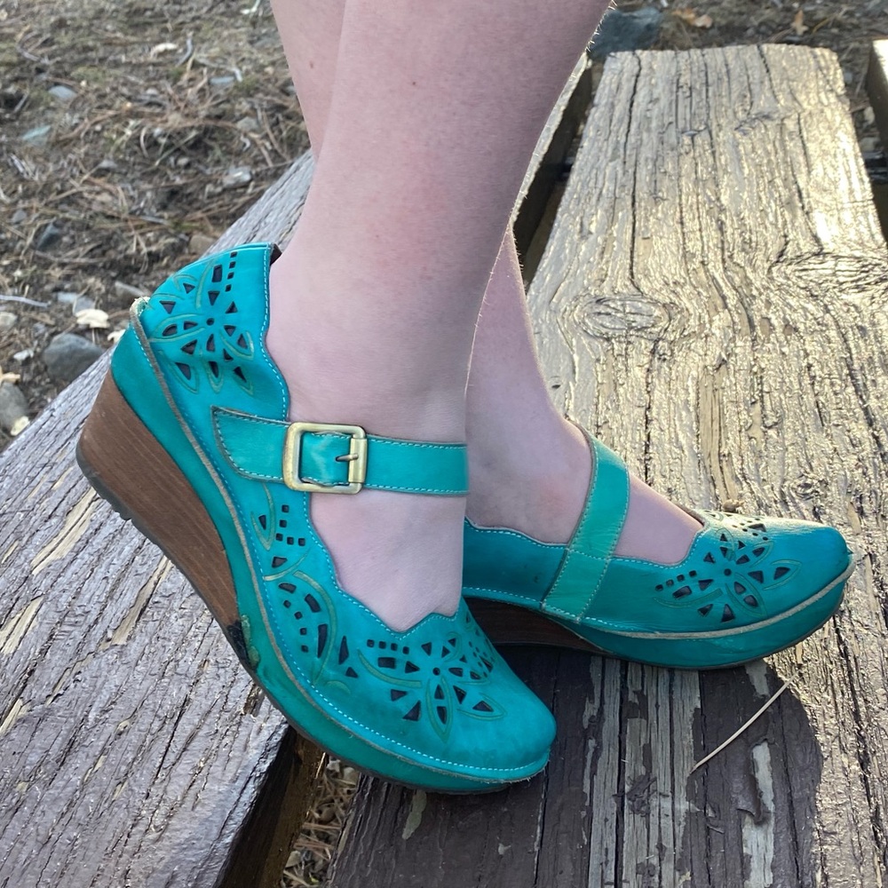 Teal wedges!